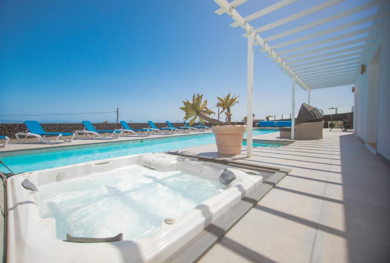 Casa Conil With A Private 25 Meter Heated Pool Villa Exteriör bild